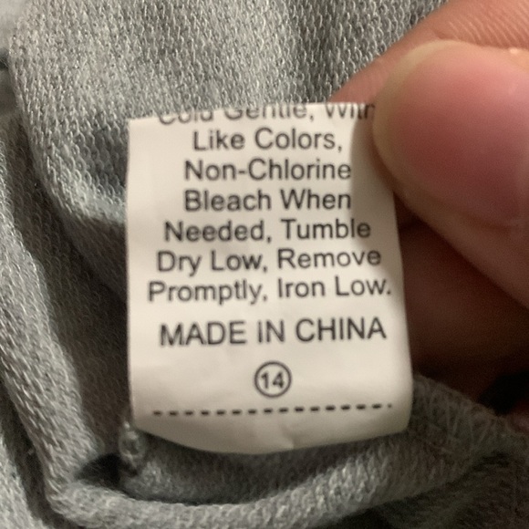 Romwe Grey Crop Sweater Butterfly Print M 6 - Picture 5 of 5